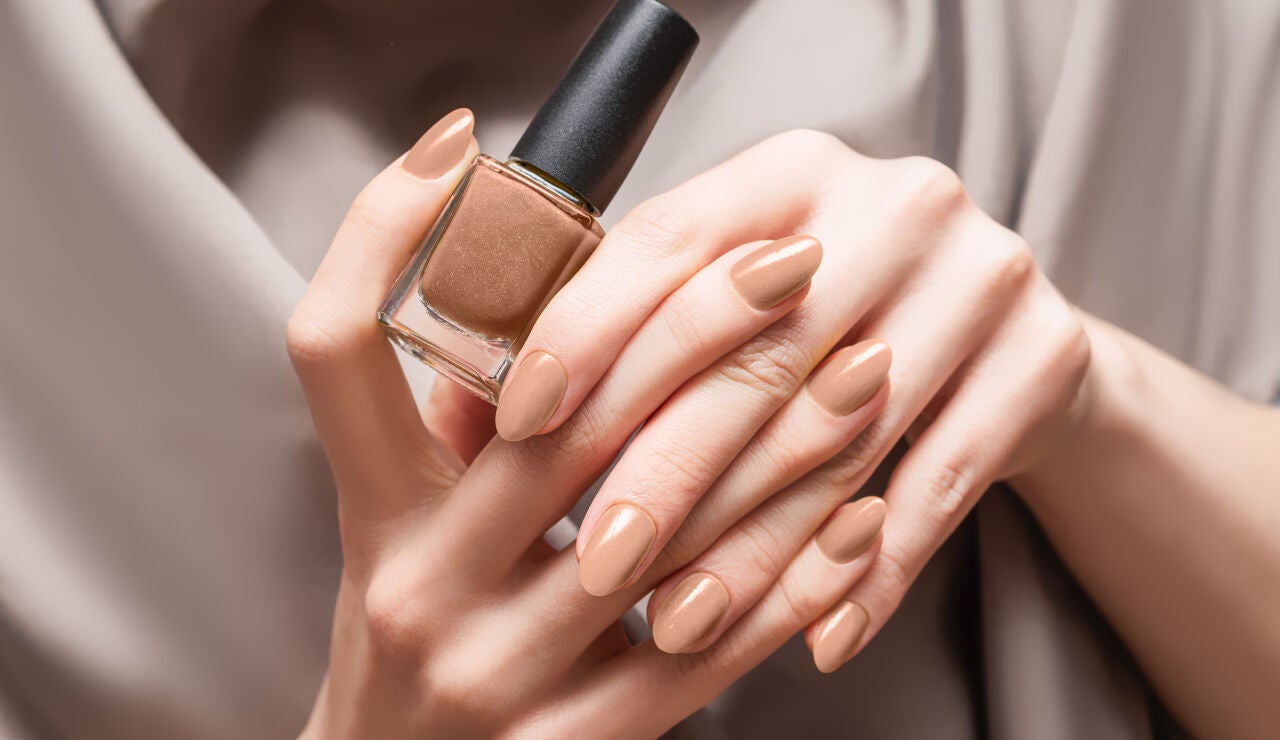 Manicura marr&oacute;n