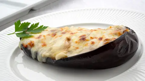 Receta de berenjenas rellenas de pollo con velouté: "Para una celebración queda redondo" Receta de berenjenas rellenas de pollo con velouté: "Para una celebración queda redondo"