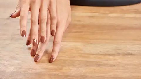 Manicura marrón Manicura marrón