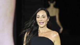 Ana Mil&aacute;n desfilando para L'Or&eacute;al Paris