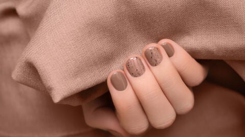 Manicura marrón