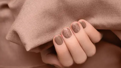 Manicura marrón Manicura marrón