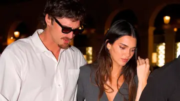 Kendall Jenner y Jacob Elordi en las calles de París Kendall Jenner y Jacob Elordi en las calles de París