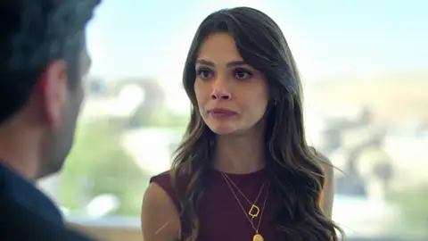 Cihan está dispuesto a morir por Boran hasta que Alya da un paso al frente Cihan está dispuesto a morir por Boran hasta que Alya da un paso al frente