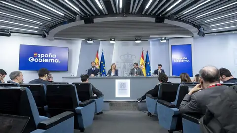 PSOE y Sumar siguen negociando 'in extremis' y el Consejo de Ministros aún no arranca PSOE y Sumar siguen negociando 'in extremis' y el Consejo de Ministros aún no arranca