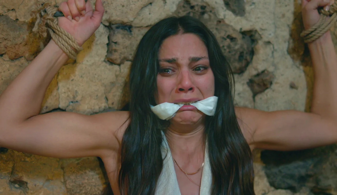 Kaya casi provoca la muerte de Zerrin y Demir hace lo impensable para salvarla