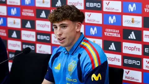 Víctor Muñoz, en la sala de prensa de Las Rozas Víctor Muñoz, en la sala de prensa de Las Rozas