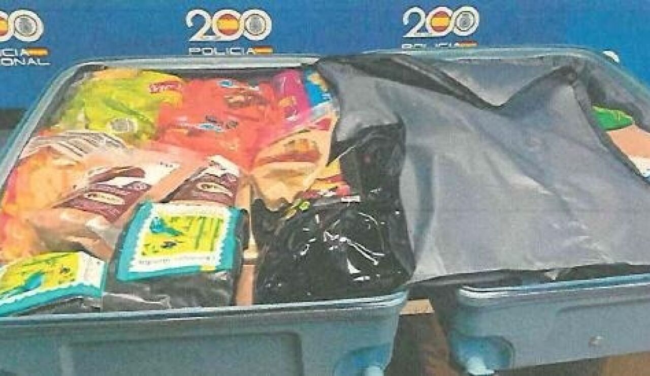 Maleta incautada en el aeropuerto Adolfo Su&aacute;rez Madrid-Barajas con 16 kilos de coca&iacute;na oculta