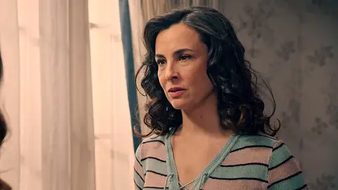 Beatriz descubre a Begoña entrevistando a una nueva niñera para sustituirla y no puede… ¡disimular su enfado! Beatriz descubre a Begoña entrevistando a una nueva niñera para sustituirla y no puede… ¡disimular su enfado!
