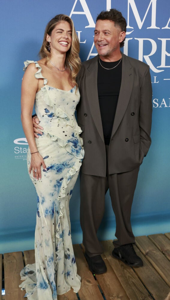 Stephanie Cayo y Alejandro Sanz