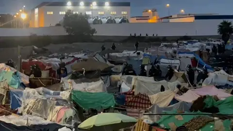 Ceuta La Policía Nacional inicia el traslado de centenares de migrantes de la playa de Benítez hacia el CATE de CeutaGABRIELA SARDÁ NÚÑEZ - EUROPA PRESS29/09/2026