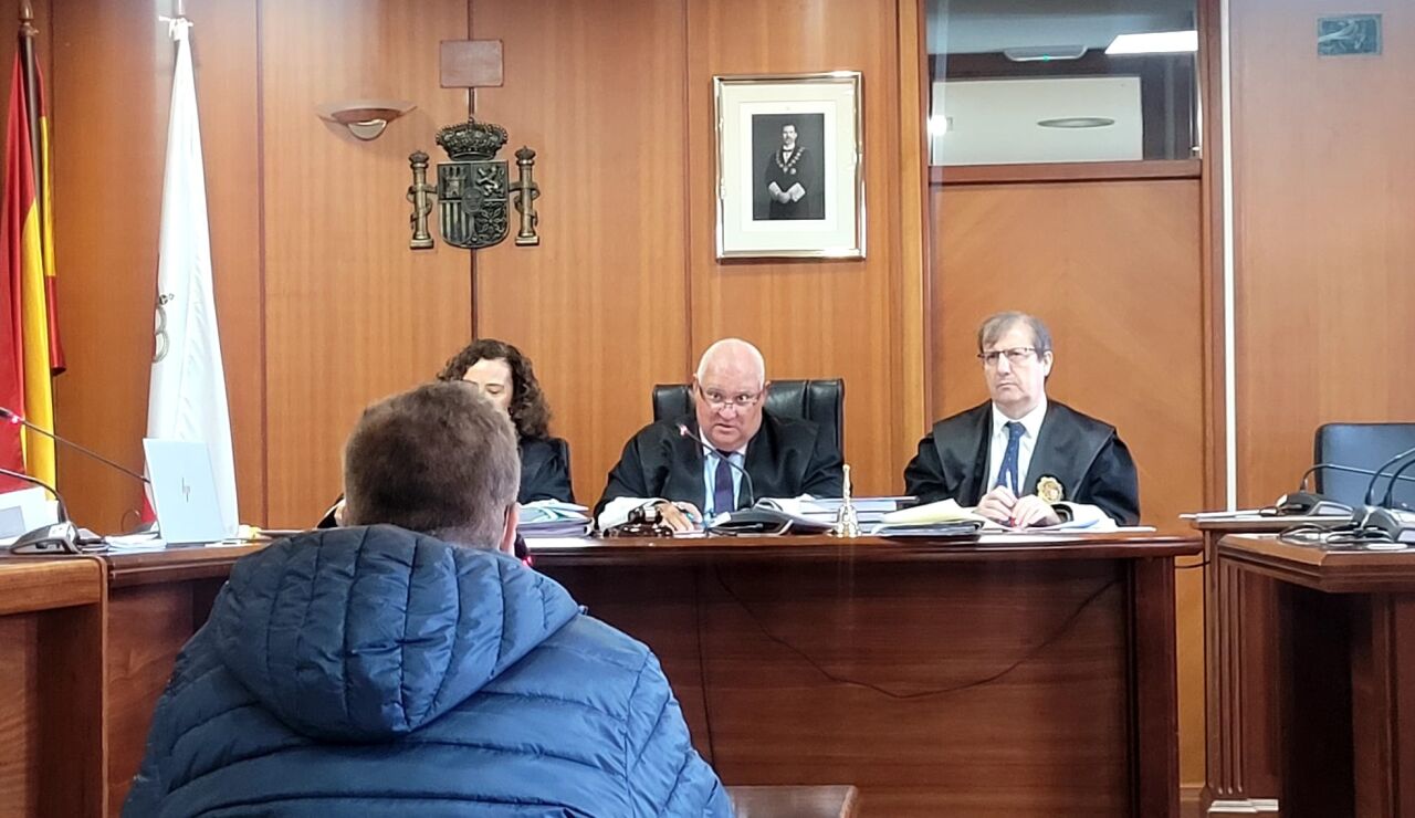 El acusado de hacer 8.000 fotos a ni&ntilde;os desnudos en playas del Sardinero, en el juicio contra &eacute;l