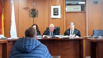 El acusado de hacer 8.000 fotos a ni&ntilde;os desnudos en playas del Sardinero, en el juicio contra &eacute;l