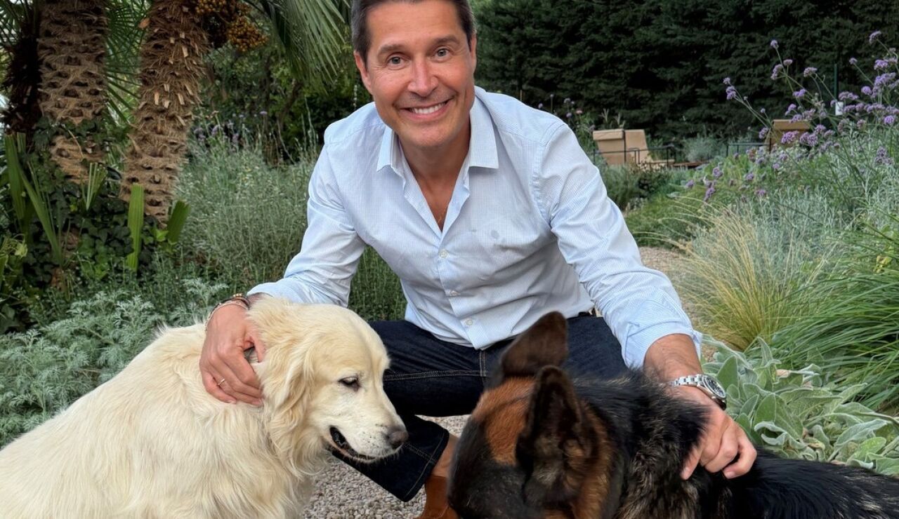 Jaime Cantizano junto a sus perros