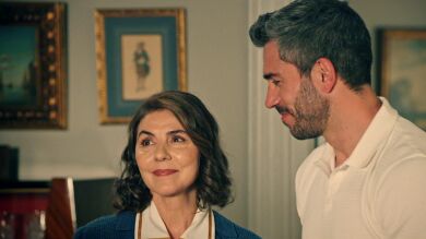 ¡Hay trato! Digna y Andrés negocian con Miranda: un perfume exclusivo a cambio de que defienda a los De la Reina