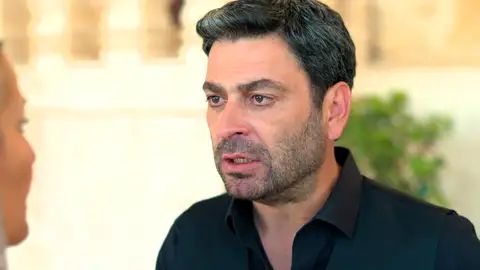 Cihan se enfrenta a toda la familia para impedir que Alya salve a Boran Cihan se enfrenta a toda la familia para impedir que Alya salve a Boran