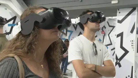 Experiencia inmersiva con gafas de realidad virtual Experiencia inmersiva con gafas de realidad virtual