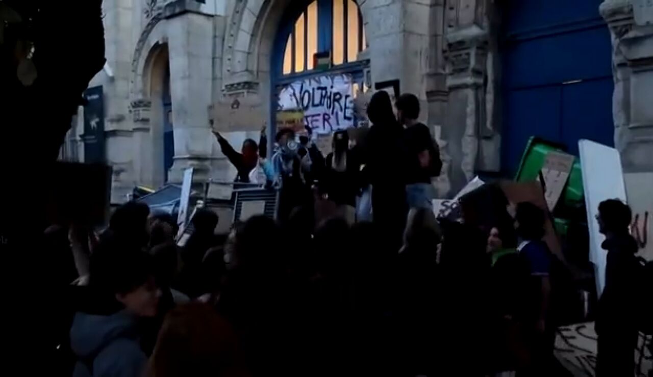 Contin&uacute;an las protestas estudiantiles en Francia