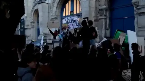 Continúan las protestas estudiantiles en Francia Continúan las protestas estudiantiles en Francia