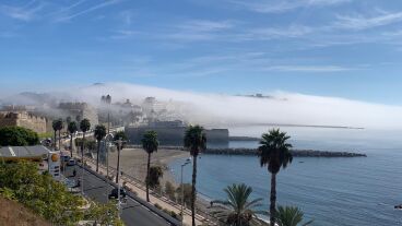 Ceuta, el Tar&oacute; (niebla) entrando por levante 