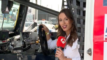 Sandra Cavia, en un cami&oacute;n de competici&oacute;n en el Jarama