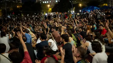 Aumentan los acampados en la plaza de Catalunya de Barcelona por la vivienda Aumentan los acampados en la plaza de Catalunya de Barcelona por la vivienda