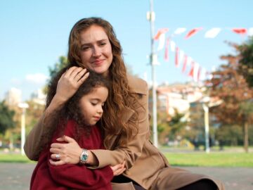 El cruel chantaje de Berrak: obliga a Kader a volver con T&uuml;lay y Erkan si quiere que act&uacute;e como su madre