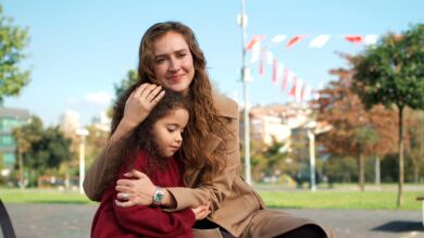 El cruel chantaje de Berrak: obliga a Kader a volver con Tülay y Erkan si quiere que actúe como su madre