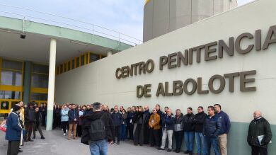 Un preso agrede a dos funcionarios en la cárcel de Albolote tras amenazar de muerte a otro interno