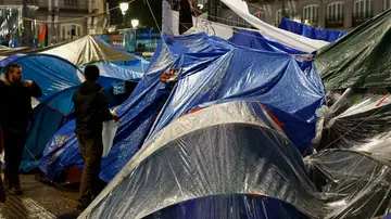La acampada de la Puerta del Sol de Madrid este domingo por la noche La acampada de la Puerta del Sol de Madrid este domingo por la noche