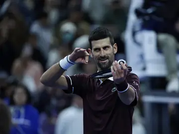 Djokovic celebra su victoria ante Zverev en el ATP de Pekín Djokovic celebra su victoria ante Zverev en el ATP de Pekín