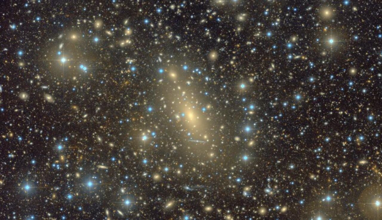 Galaxia IC 1101