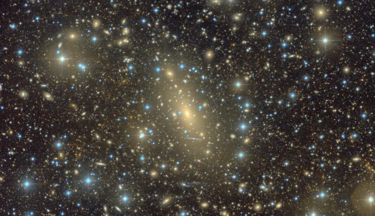Galaxia IC 1101