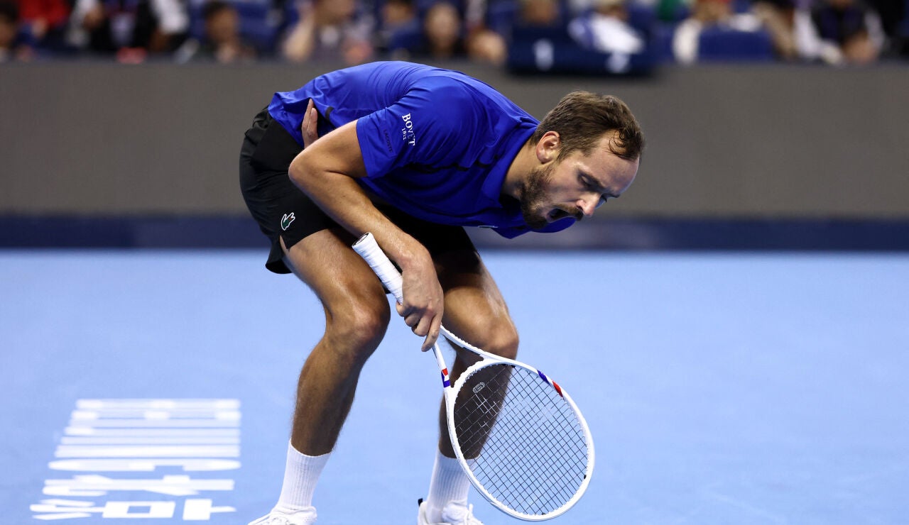 Daniil Medvedev haciendo aspavientos en su partido ante Djokovic