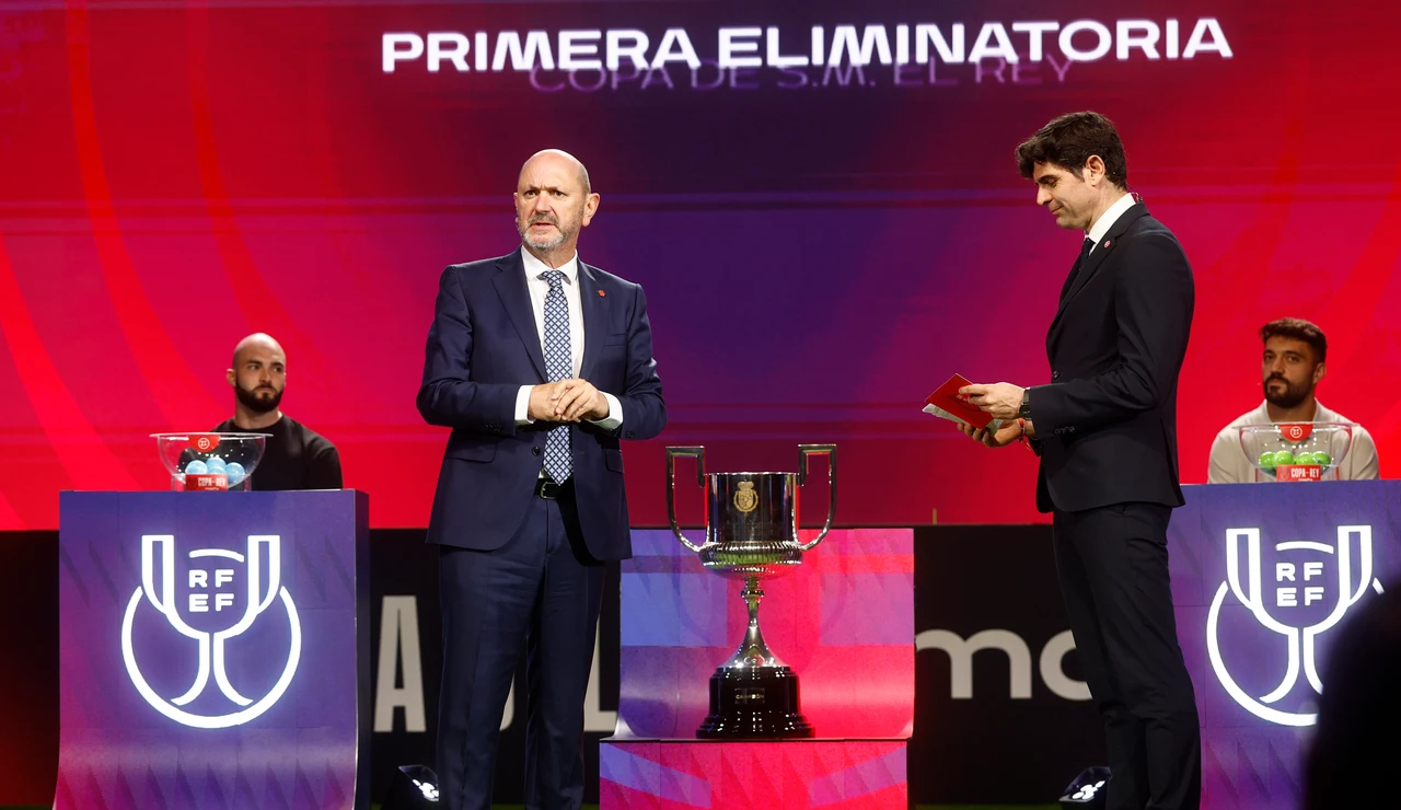 Imagen de Rafael Louzán, presidente de la RFEF, en el sorteo de la Copa del Rey