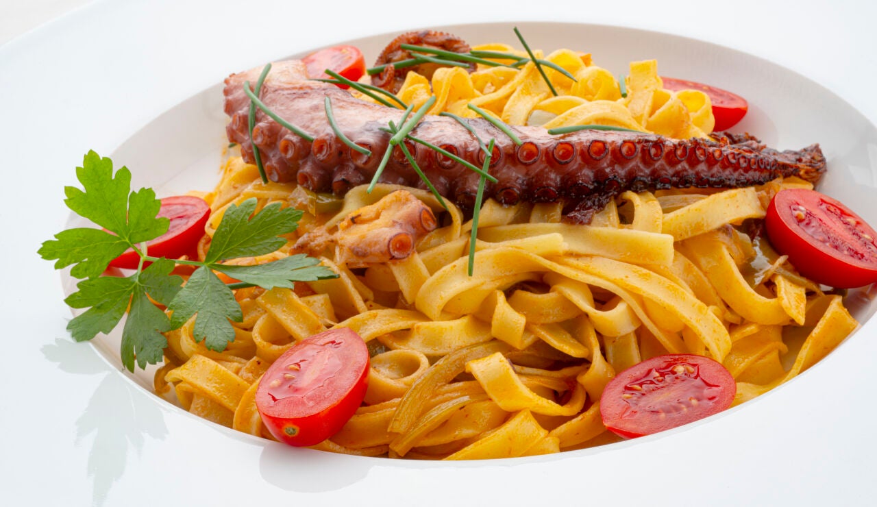 Plato &uacute;nico y completo: Receta de tallarines con pulpo de Argui&ntilde;ano