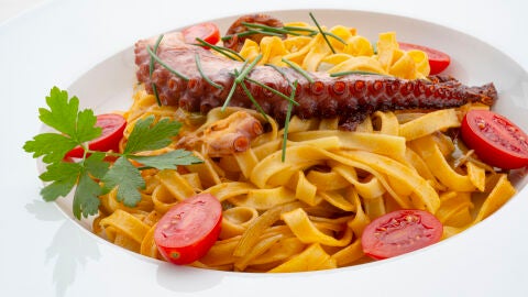 Plato &uacute;nico y completo: Receta de tallarines con pulpo de Argui&ntilde;ano
