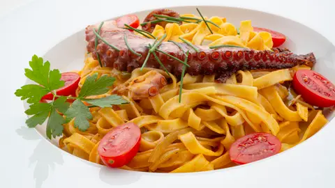 Plato único y completo: Receta de tallarines con pulpo de Arguiñano Plato único y completo: Receta de tallarines con pulpo de Arguiñano