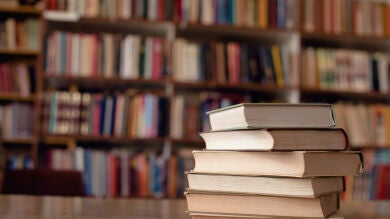 Denuncian a la directora de la UNED de Albacete por el presunto plagio de un libro