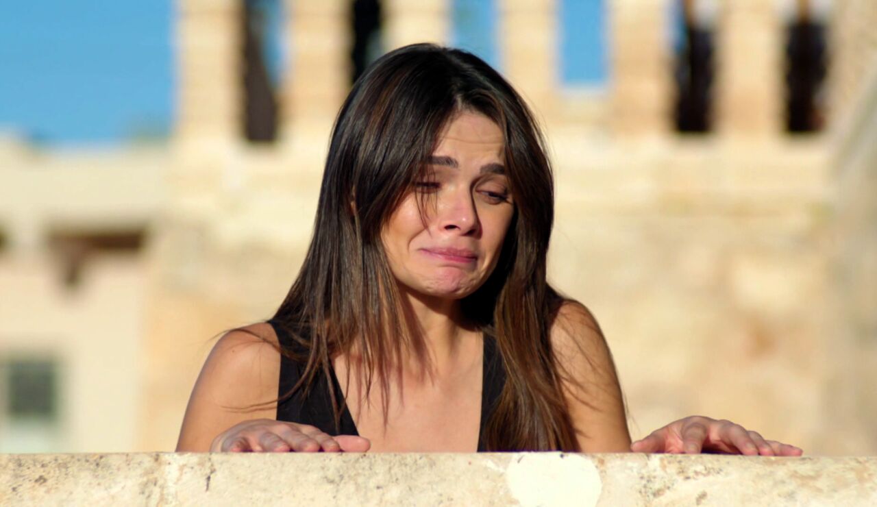 Nadie esperaba este gesto de Sadakat con Alya: se pone de su lado y protege a Cihan Deniz