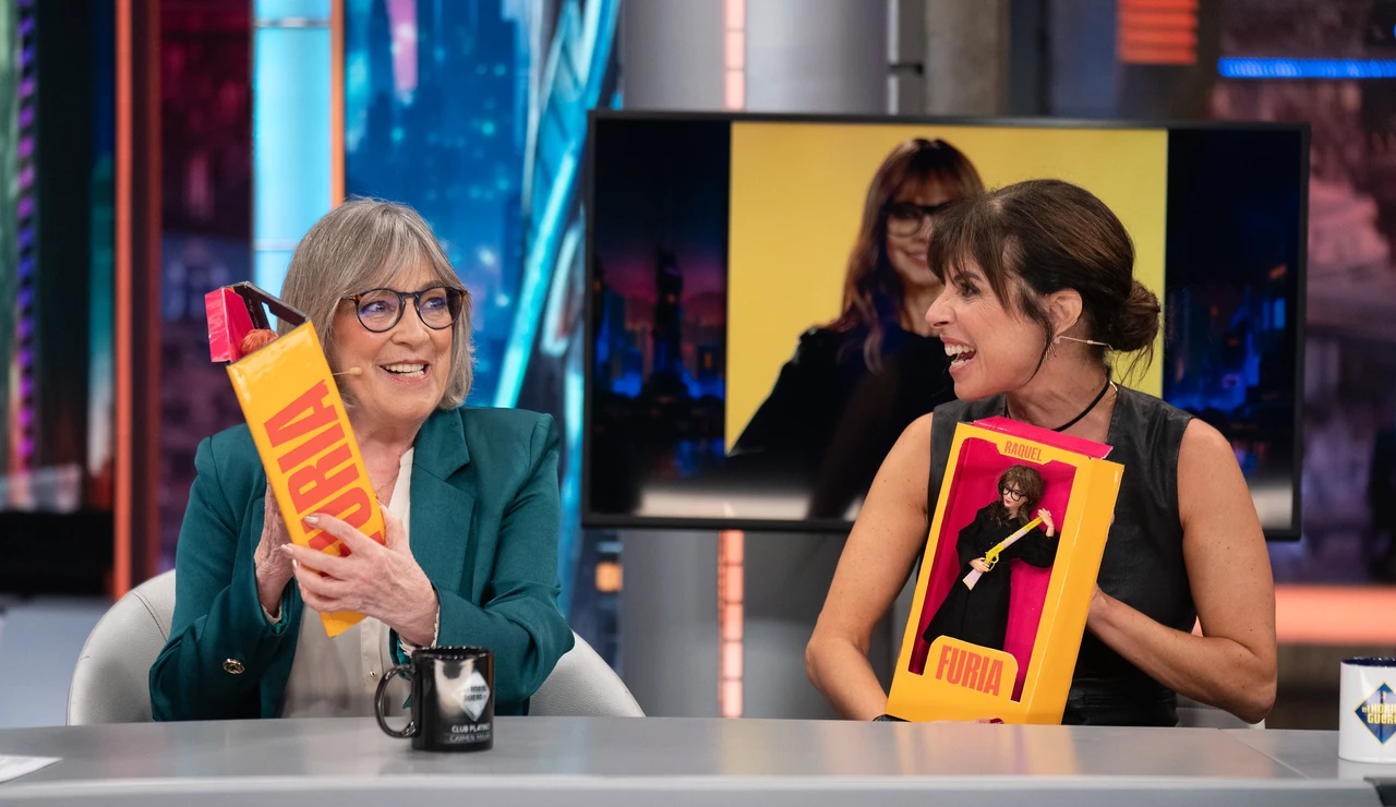 La sorpresa de Pablo Motos para Carmen Maura y Maribel Verdú: dos Barbies hechas especialmente para ellas