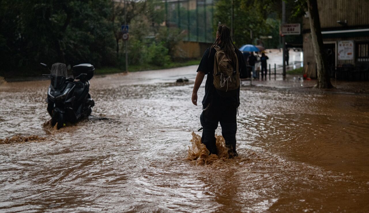 Una calle inundada por el temporal en Barcelona
