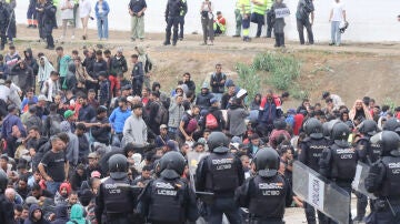 Asentamiento de inmigrantes en la playa del Trampol&iacute;n