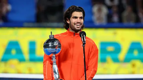 Carlos Alcaraz, tras ganar el título en Tokio Carlos Alcaraz, tras ganar el título en Tokio