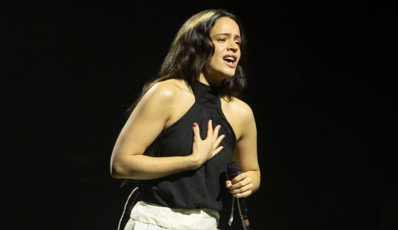La cantante Rosal&iacute;a durante el Concierto-Manifiesto x Palestina en el Palau Sant Jordi