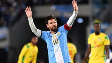 Leo Messi en el partido contra Ben&iacute;n