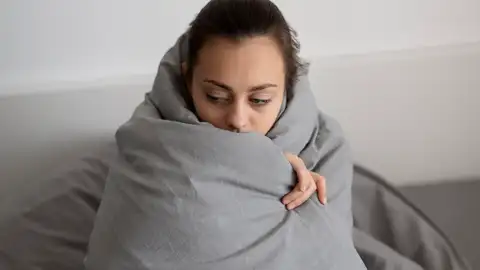 Mujer con una manta Mujer con una manta