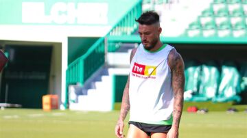 Josan Ferr&aacute;ndez, en un entrenamiento del Elche