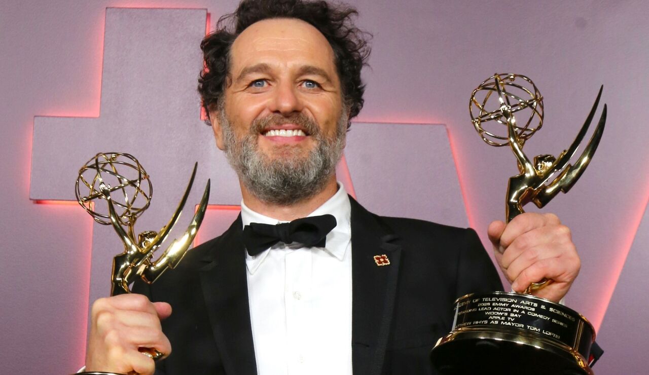 Matthew Rhys en los Emmy 2026