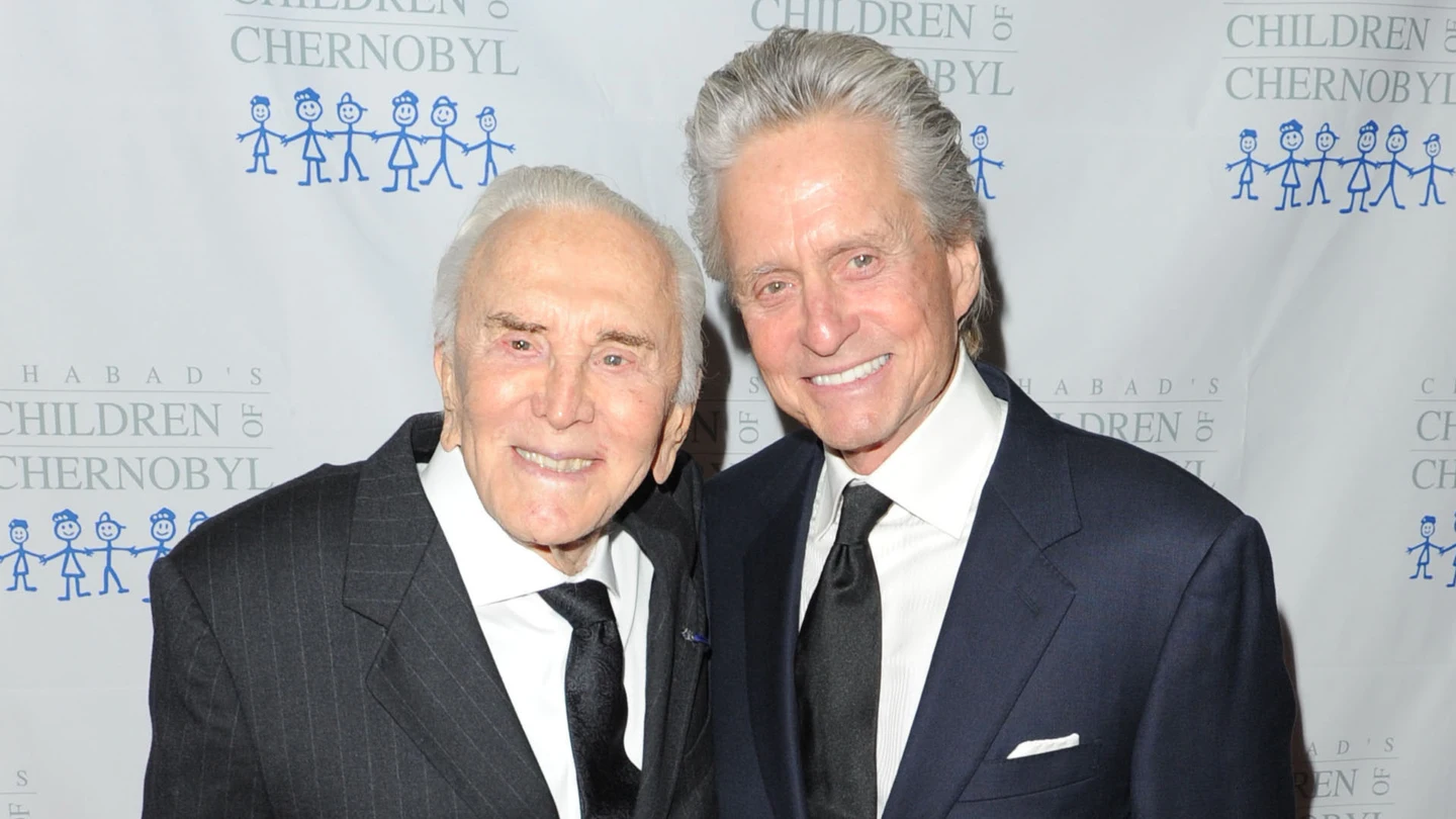 Kirk Douglas y Michael Douglas Kirk Douglas y Michael Douglas